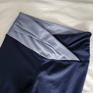 Yogalicious | Two-Toned Blue Lux Crosstown Ankle Leggings